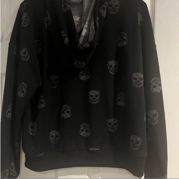 Women’s hooded sweatshirt with skull pattern - Picture 2 of 7